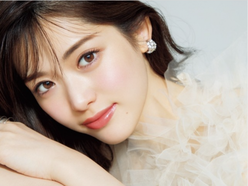 ask-sayuri-matsumura-a-petit-plastic-cosmetics-freak-reason-and-favorite-items-to-be-addicted-to-1655083876-1.png