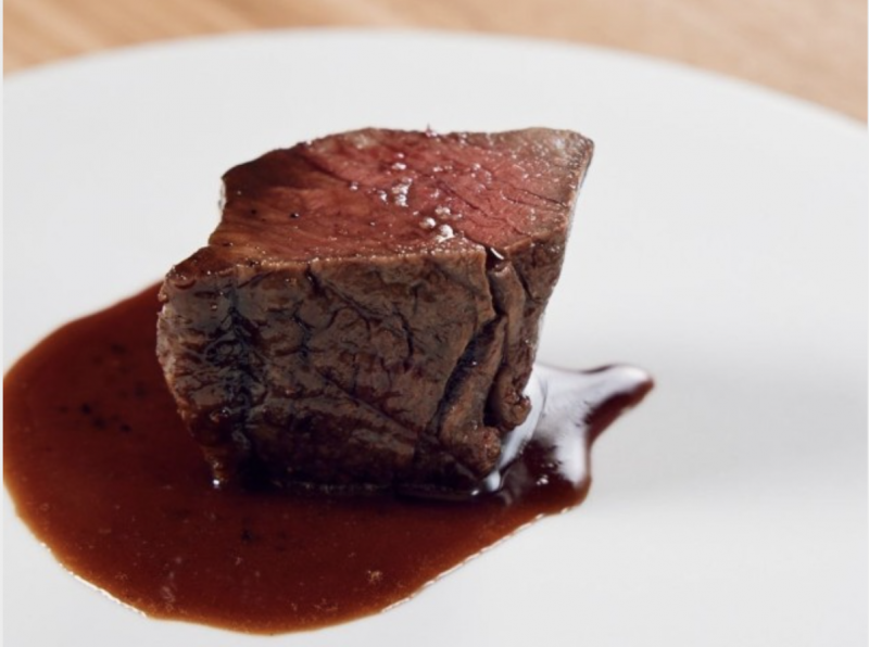 a-place-where--you-can-enjoy-naniwa-black-beef-and-natural-wine-1656553446-1.png