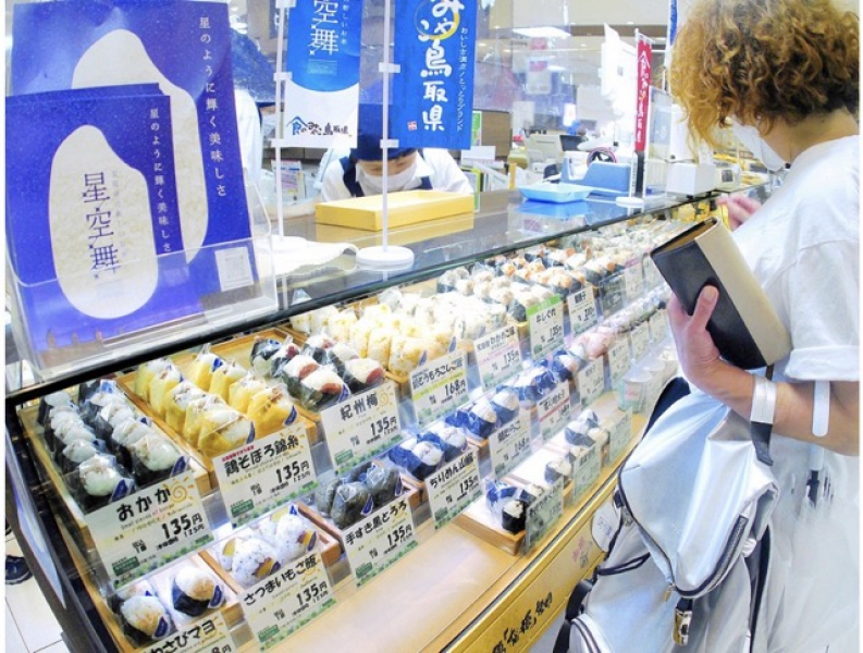 starry-sky-dance-rice-balls-are-popular-sold-at-takashimaya-in-kansai-and-chukyo-1657161342-1.jpeg