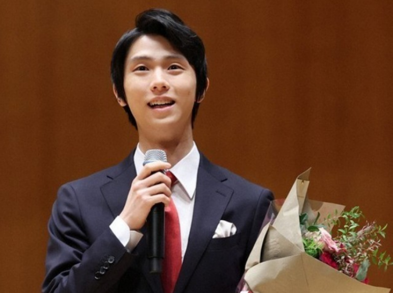 yuzuru-hanyu-receives-kan-kikuchi-award-1665555895-1.png