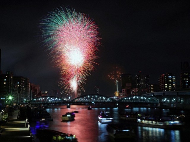 Sumida River Fireworks Festival held for the first time in 4 years!