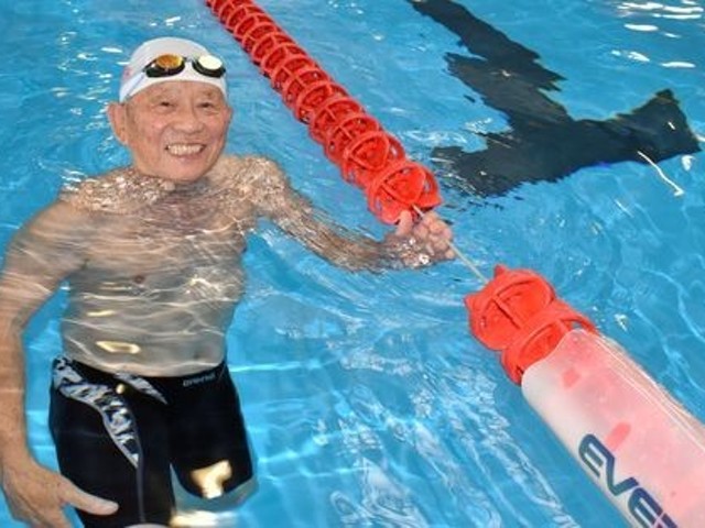 an-80-year-old-who-has-been-swimming-for-75-years-is-no-1-in-the-world-and-the-promise-he-made-to-his-students-1696469734.jpg