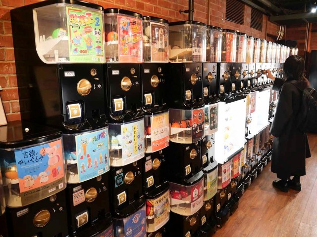 i-remember-this-yokohama-red-brick-specialty-store-kenele-stand-is-full-of-capsule-toys-what-are-the-most-popular-1710204420.jpg