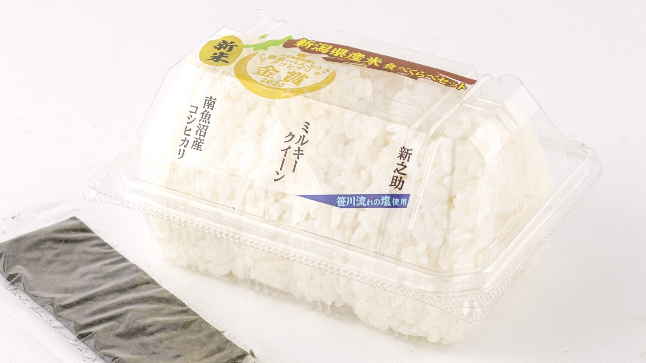 plain-salt-balls-are-sold-out-one-after-another-i-never-expected-it-to-sell-so-well-why-newdays-set-up-a-hugely-selling-rice-ball-tasting-set-at-niigata-station-1716168270.jpg