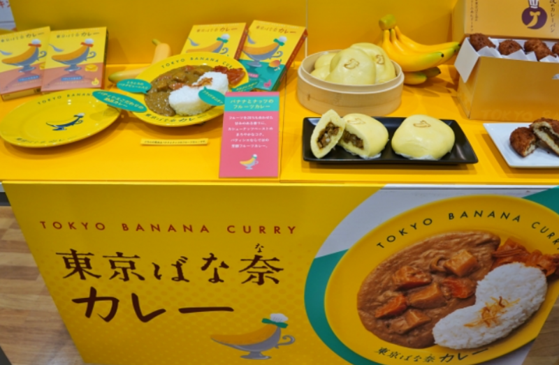 first-in-japan-tokyo-banana-retort-curry-is-now-available-1716946342-1.png