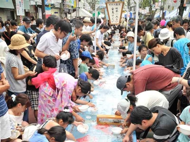 fujisawa-citys-worlds-largest-goldfish-scooping-ends-recognized-by-guinness-popular-as-a-summer-tradition-1718927458.jpg