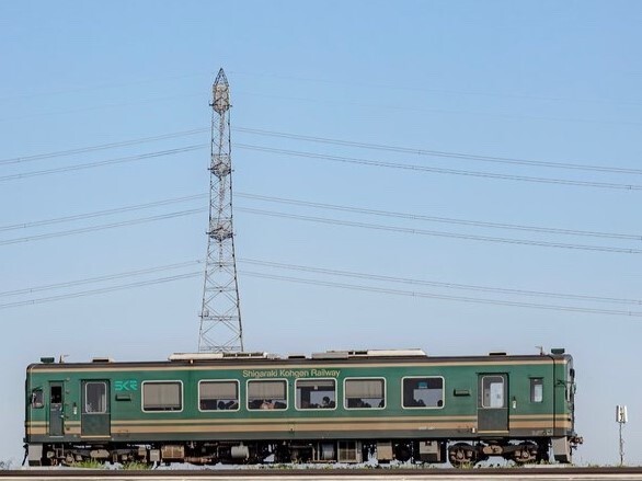 a-train-passes-through-the-roof-of-a-convenience-store-shigas-local-line-is-being-talked-about-as-more-impactful-than-lawson-mt-fuji-1719529682.jpg