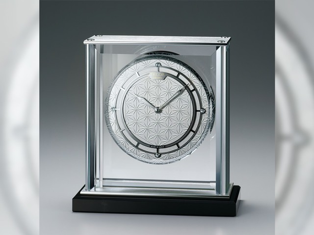 this-is-beautiful-decor-seiko-is-a-table-clock-with-hemp-leaf-patterns-released-at-edo-kiriko-1746071368.jpg