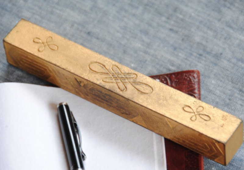 japans-stationery-culture-the-beauty-and-practicality-of-calligraphy-embodied-in-paperweights-1757635422-1.png
