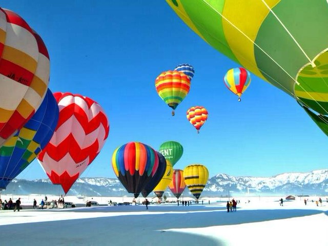parents-and-children-can-try-hot-air-balloons-enjoy-fireworks-and-enjoy-lanterns-honshus-only-spectacular-snow-event-will-be-held-in-ojiya-niigata-1768262493.jpg