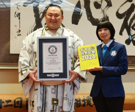 tamawashi-gets-official-certificate-guinness-world-record-for-consecutive-appearances-in-sumo-tournament-1769471769.jpg